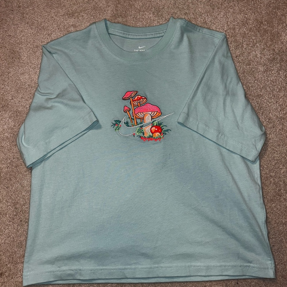Oversized Cropped Women’s tee